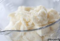 Silky Cream Cheese Frosting Recipe for Cakes and Cupcakes