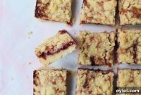 Gluten-Free Strawberry Crumble Bars Recipe