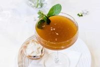 How to Make a Mincemeat Christmas Martini – Iceland Foods