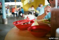 How to Offer Nutritious Options at a Hawker Center