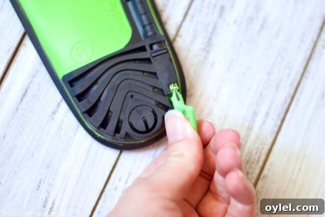 SelectFlex orthotics features innovative "key" to adjust instantly to fit foot