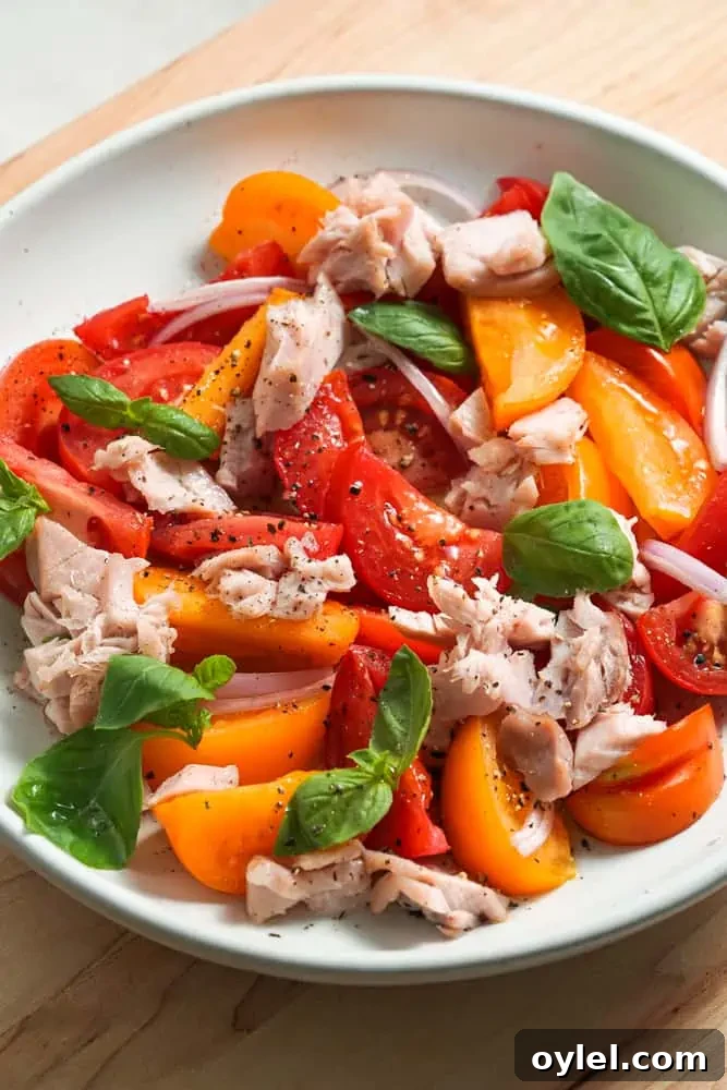 tuna confit and tomato salad side photo.