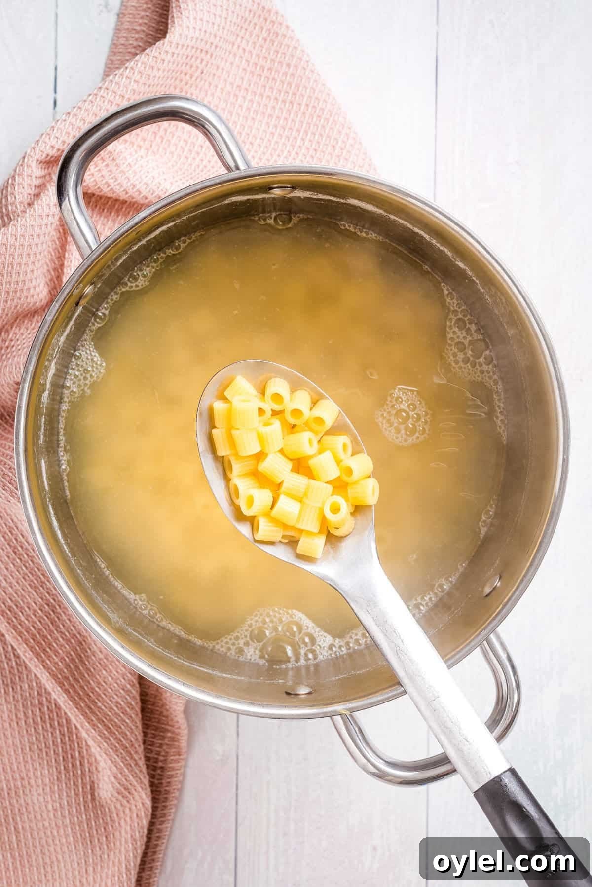 Pasta e Piselli Recipe: Classic Italian Pasta with Peas 5 Boiling pasta and reserving pasta water