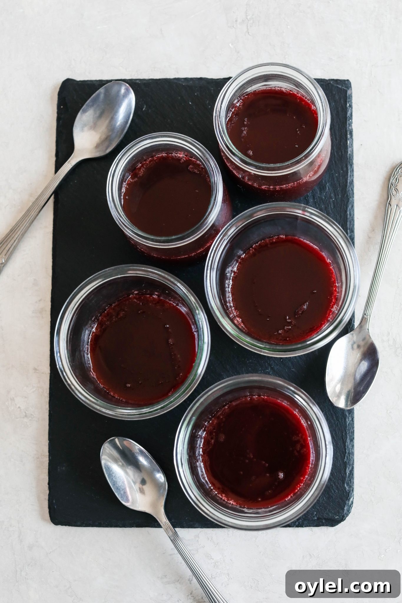 2-Ingredient Sugar-Free Vegan Jello Cups 2 2-Ingredient Vegan Jello Cups (No-Sugar-Added!) by Flora & Vino