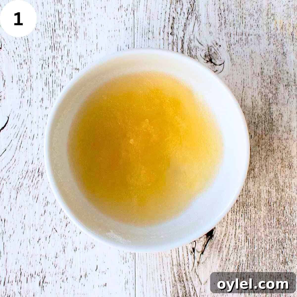 Firm yellowish gel in a bowl.